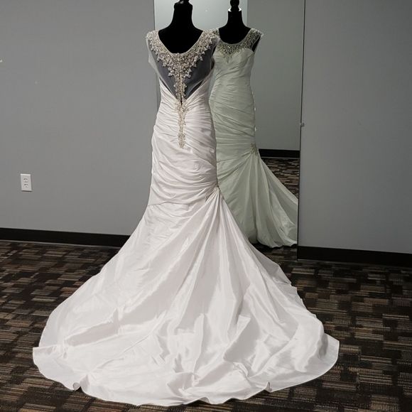 NWT Maggie Sottero wedding, beaded, size 8, mermaid - Picture 4 of 7